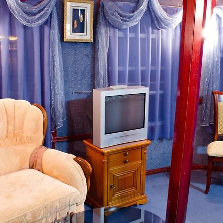 Bogdan Khmelnytskyi Hotel Kiev Bagian luar foto