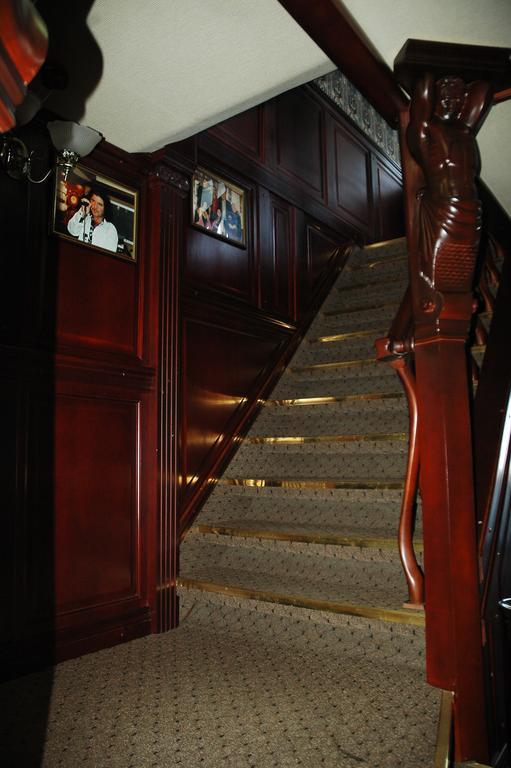 Bogdan Khmelnytskyi Hotel Kiev Bagian luar foto