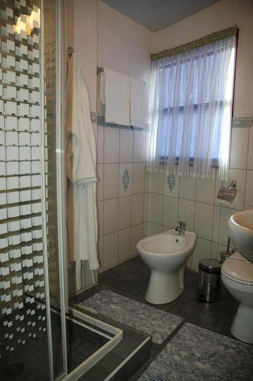 Bogdan Khmelnytskyi Hotel Kiev Bagian luar foto