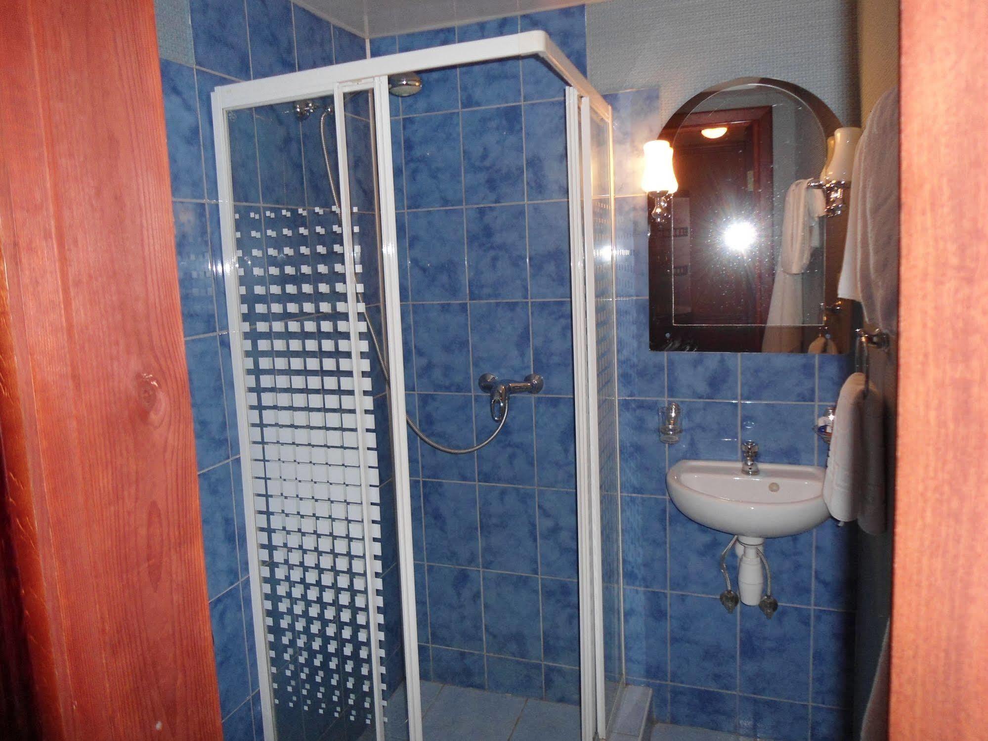 Bogdan Khmelnytskyi Hotel Kiev Bagian luar foto