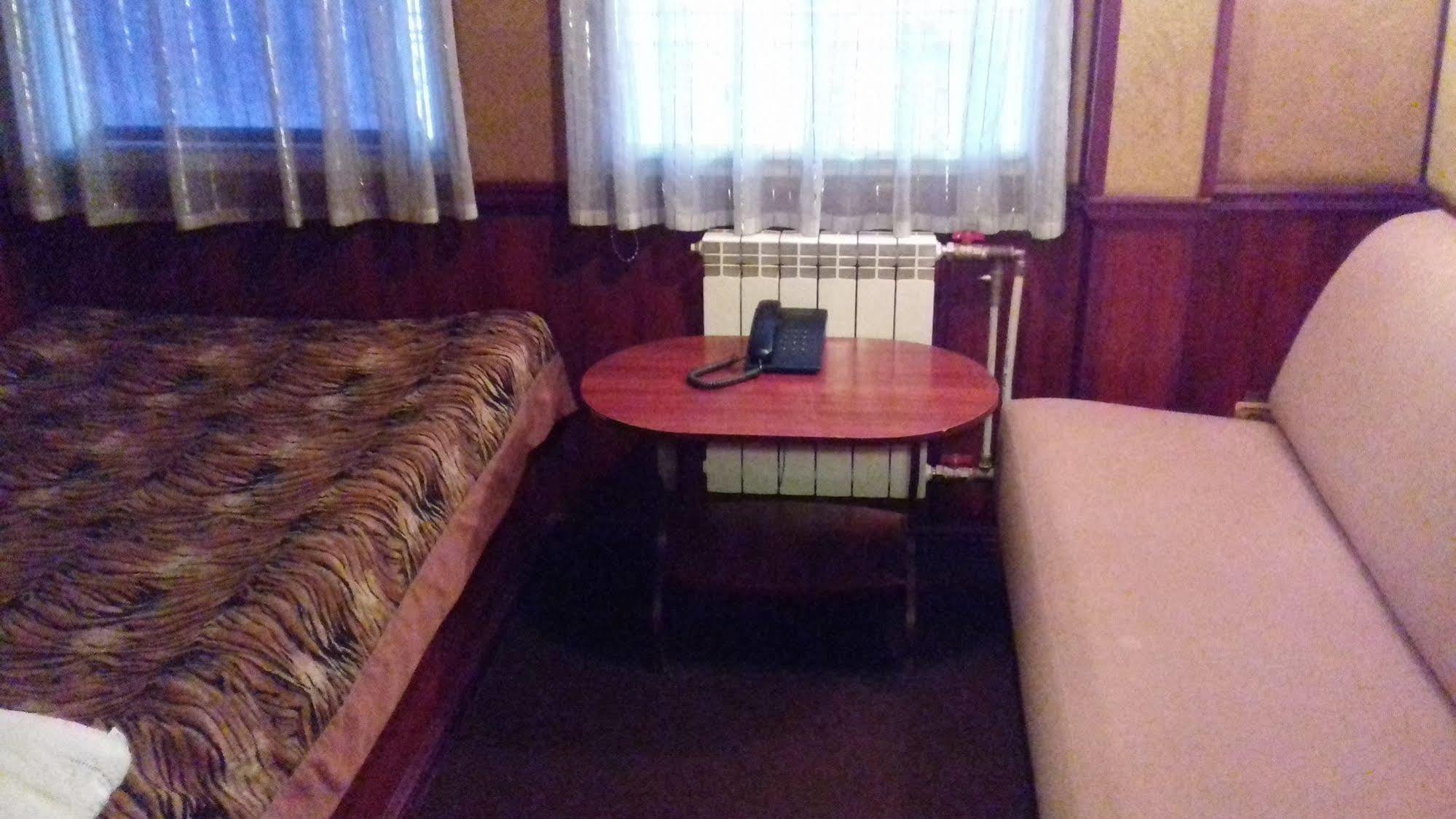 Bogdan Khmelnytskyi Hotel Kiev Bagian luar foto
