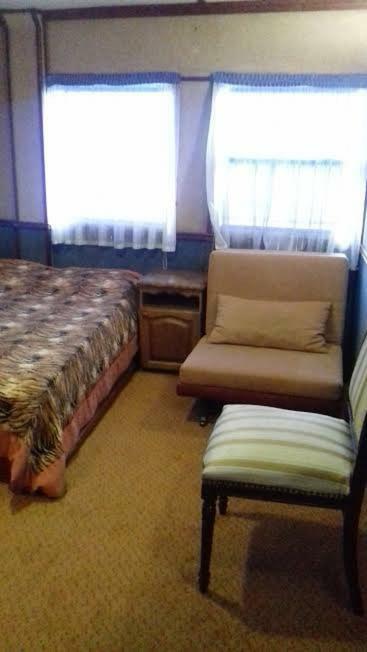 Bogdan Khmelnytskyi Hotel Kiev Bagian luar foto